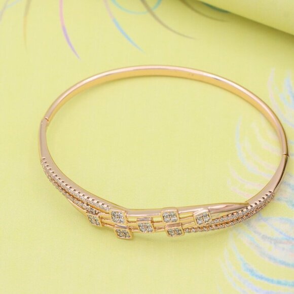 Elegant Rose Gold Bangle with Dazzling Square Crystal Detailing, XPBL0516 - Picture 2 of 12